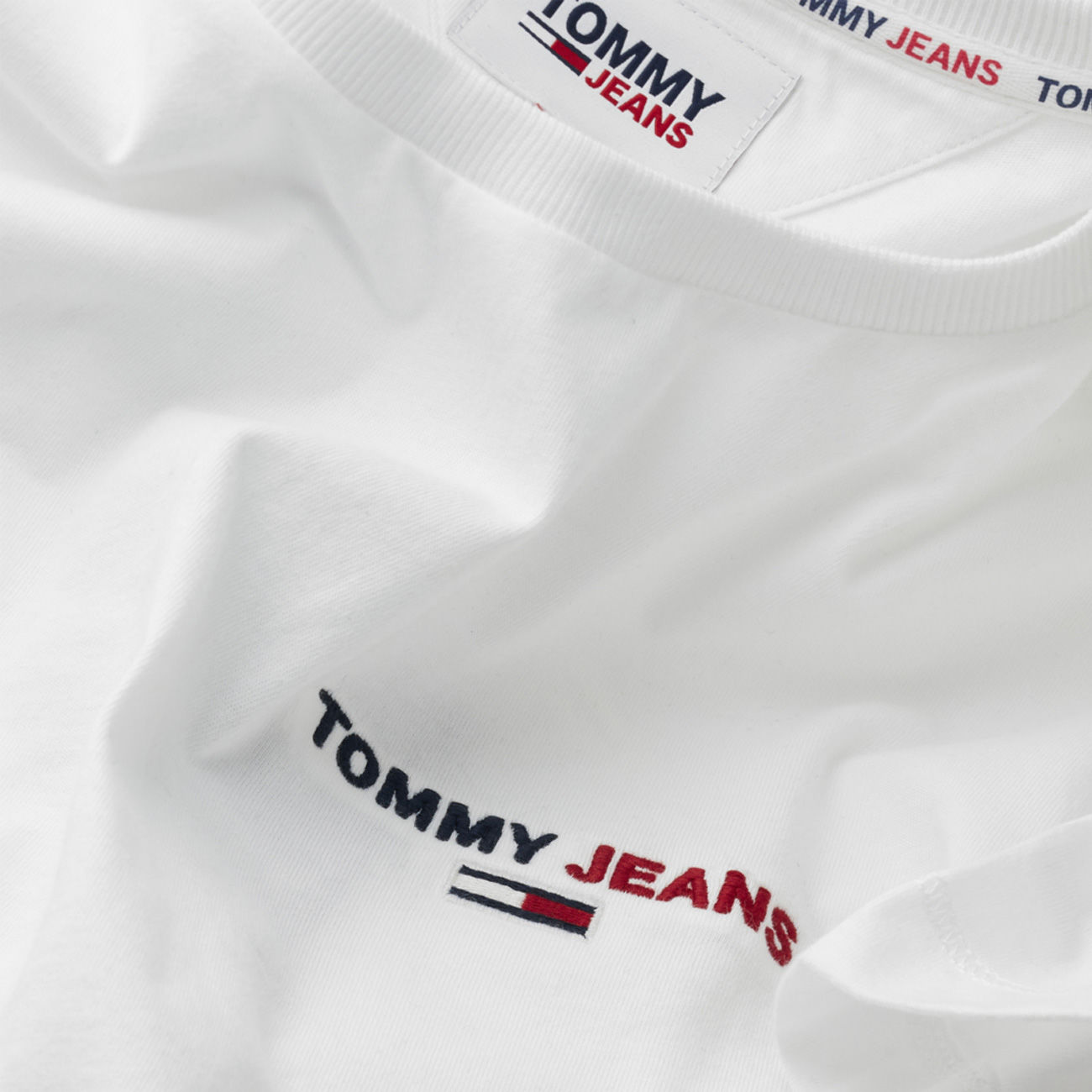 TOMMY JEANS CHEST CROP T-SHIRT White | Store