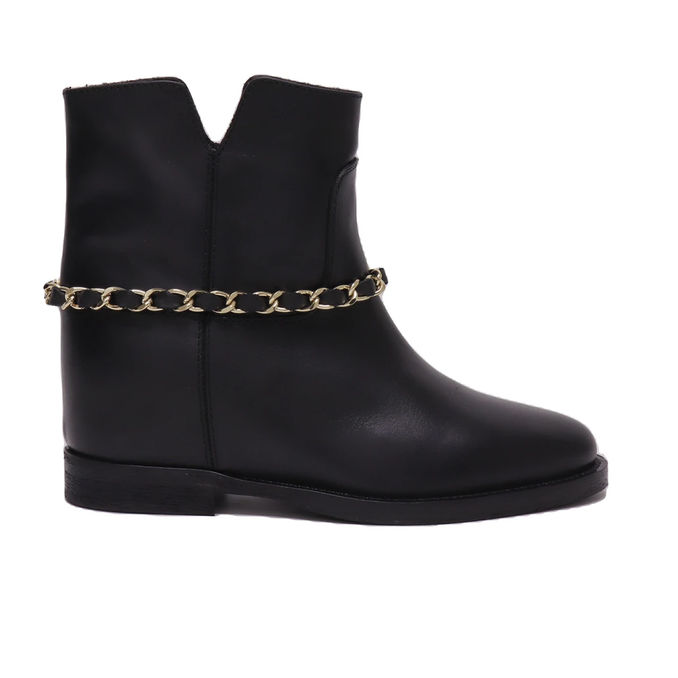 LOW BOOTS WITH GOLD CHAIN Woman Black